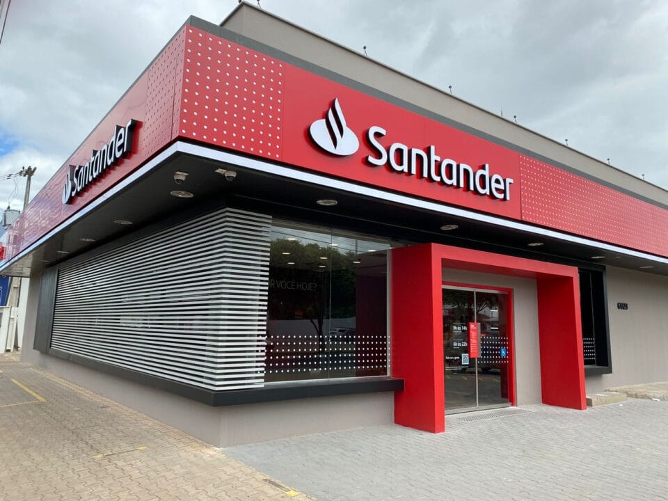 Banco Santander oferece mais de 125 vagas de emprego para profissionais de tecnologia, negócios e administração