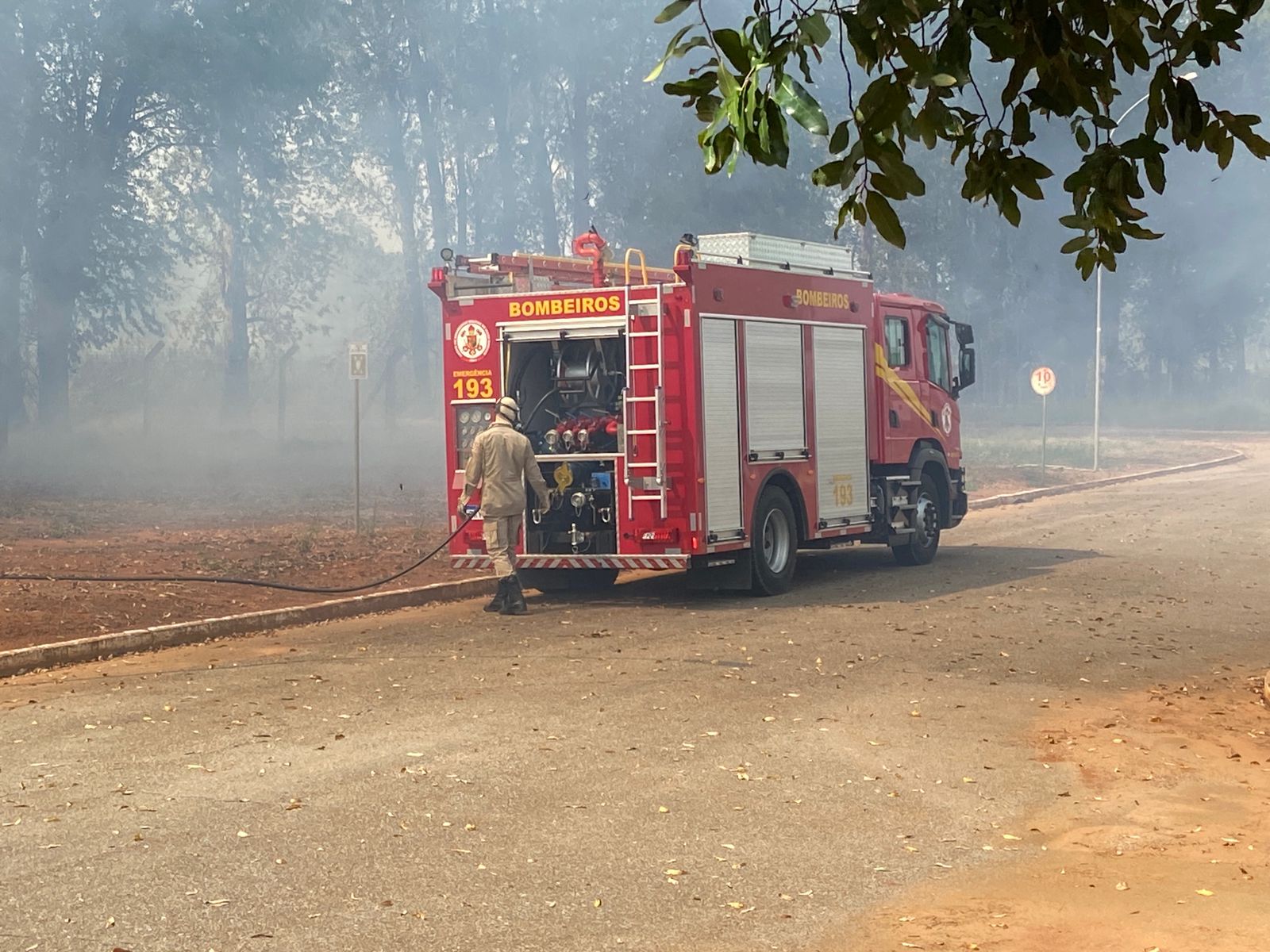 Incêndio em terreno baldio quase atinge empresas em Sorriso – Só Notícias