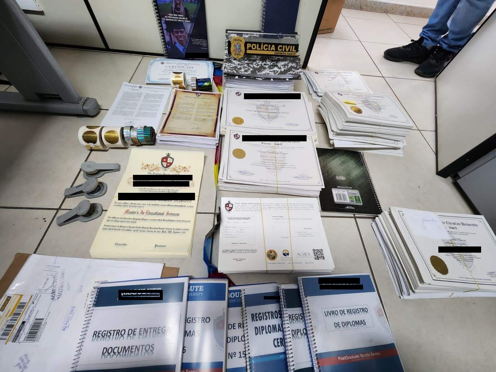 Polícia fecha empresa que oferecia diplomas falsos por até R$ 50 mil em Vila Velha